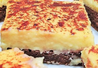 Negresa cu crema de vanilie si fulgi de ciocolata