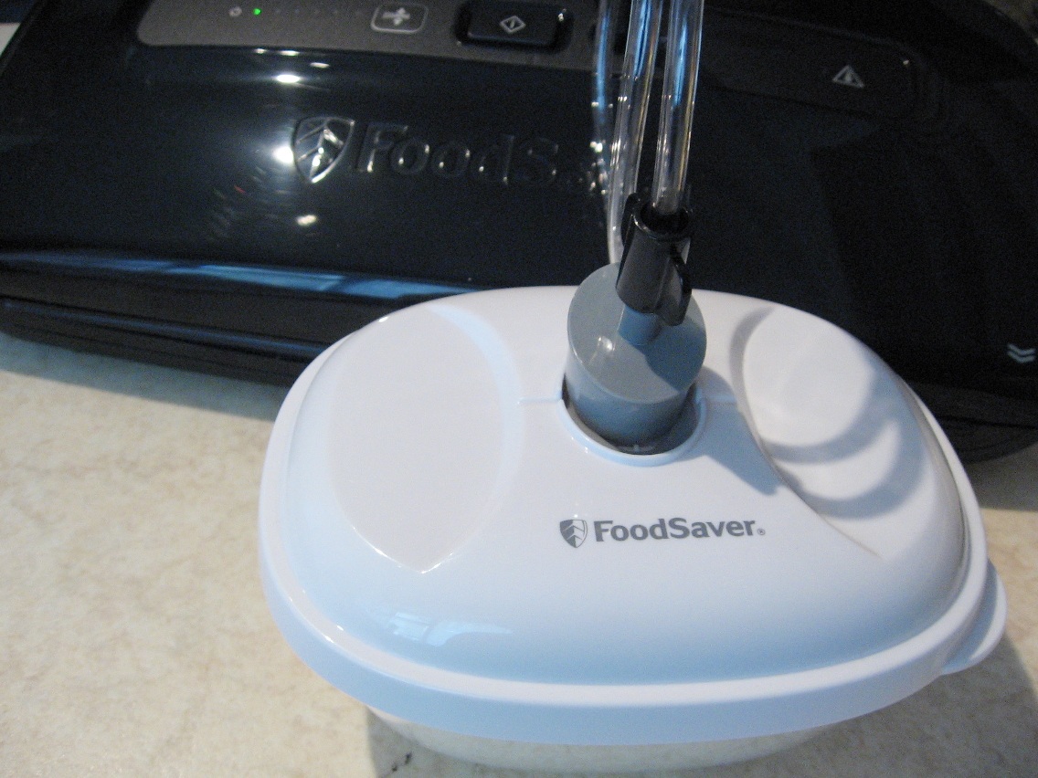 Pastrarea prospetimii lactatelor cu ajutorul aparatului pentru vidat FoodSaver