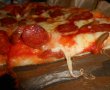 Pizza cu carnati picanti-6