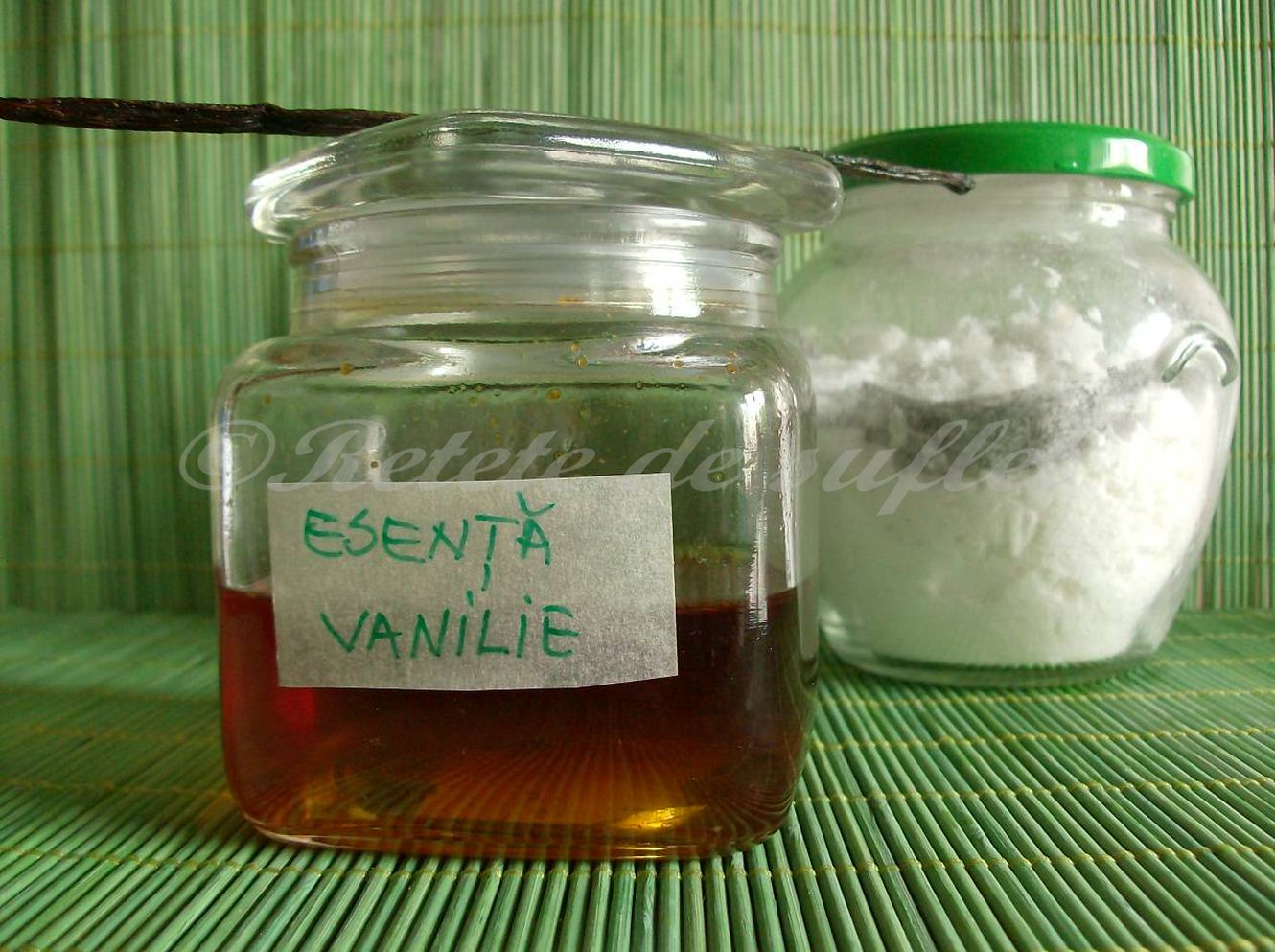 Esenta de vanilie facuta in casa