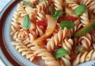 Fusilli cu legume și chilli