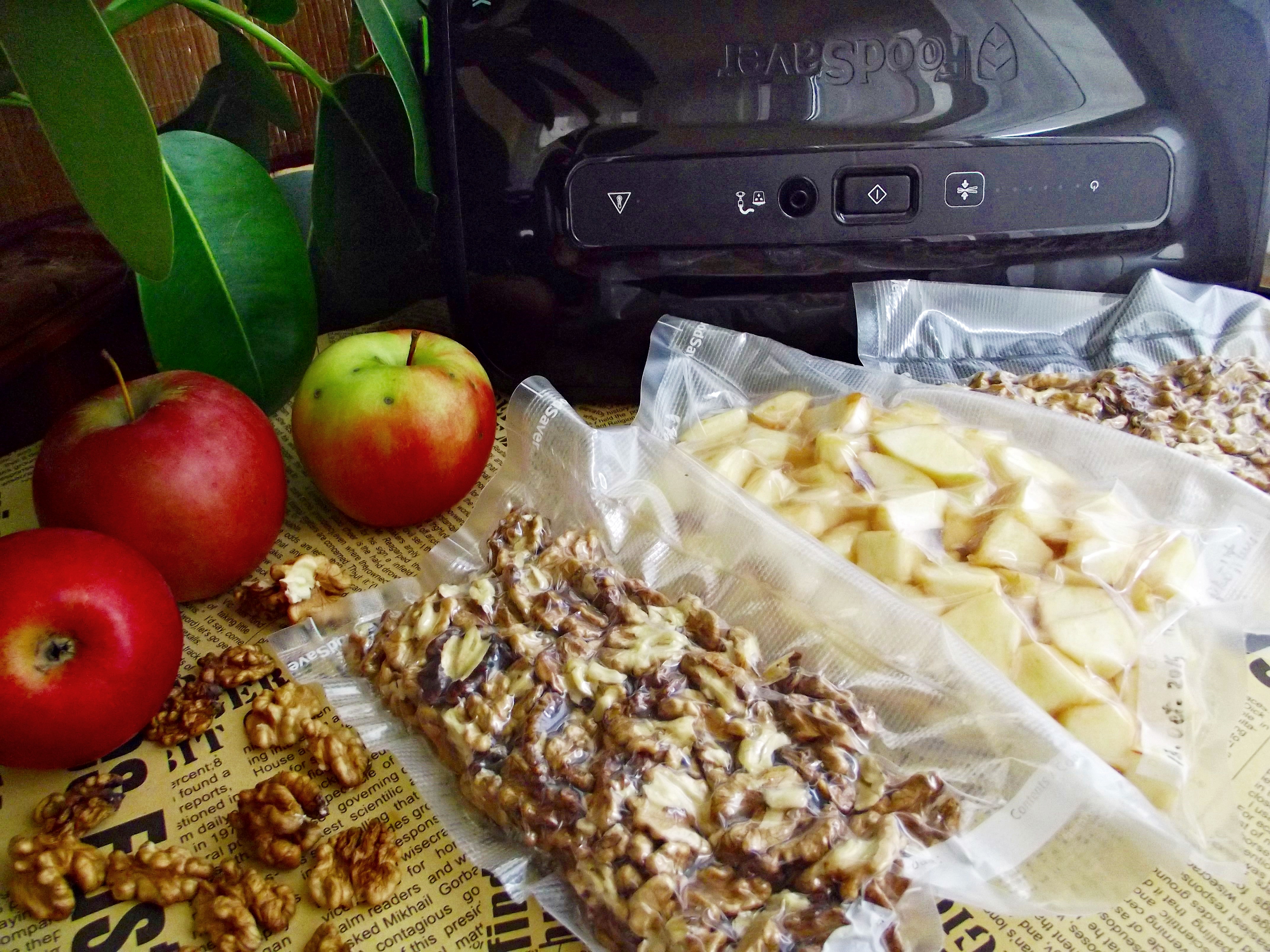 Pastrarea nucilor si merelor pentru prajituri, cu ajutorul FoodSaver