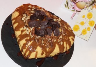 Tort cu ciocolata, nuci si crema de dovleac cu branza