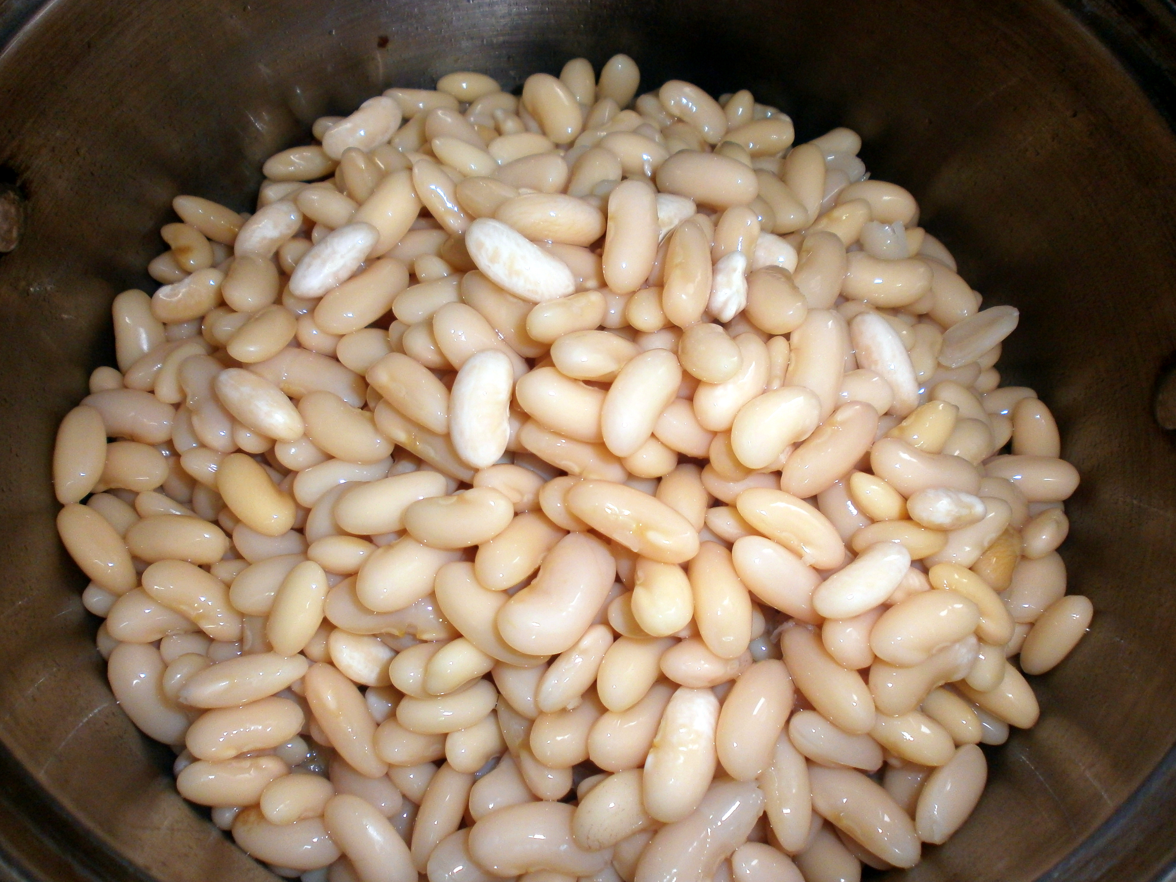 Reteta de mancare de fasole cu carnati afumati - Iahnie de fasole