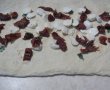 Paine cu mozzarella, rosii deshidratate si susan-4