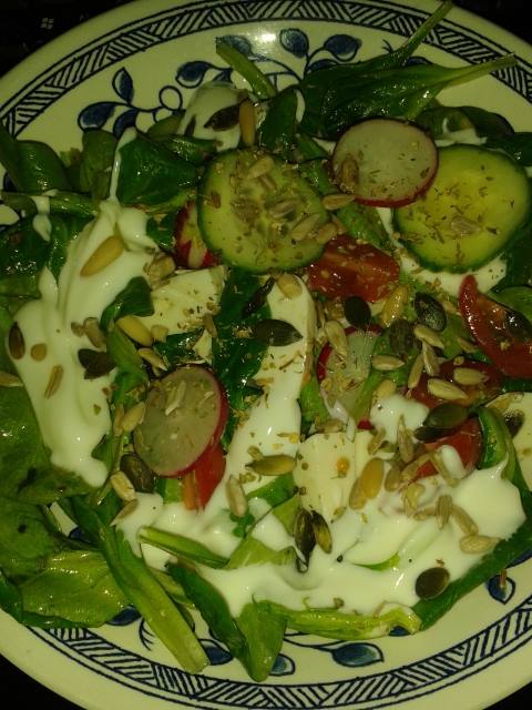 Salata delicioasa cu salata de camp
