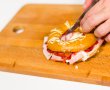 Bagel cu crema de branza cu smantana Delaco, bacon si salata de ardei copti-11