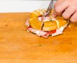 Bagel cu crema de branza cu smantana Delaco, bacon si salata de ardei copti-14