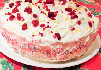 Tort de biscuiti cu crema de lamaie si zmeura