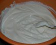 Prajitura cu blat din albusuri cu crema de branza-9