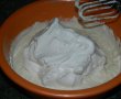 Prajitura cu blat din albusuri cu crema de branza-10