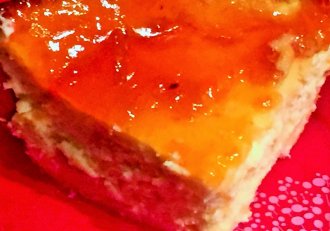 Prajitura cu branza dulce si gem de caise