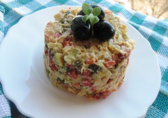 Salata de pui cu legume si maioneza