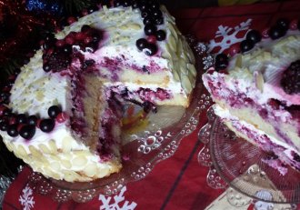 Tort cu ricotta si fructe de padure