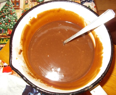 Prajitura cu foi de cacao, crema de lapte si glazura de ciocolata