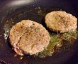 Carne pentru burger la cuptor in sos de rosii cu cascaval-5