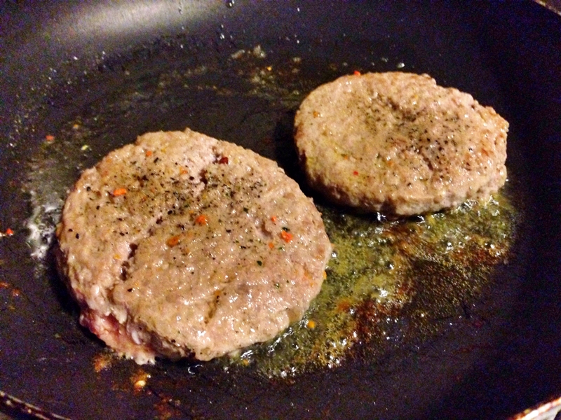 Carne pentru burger la cuptor in sos de rosii cu cascaval