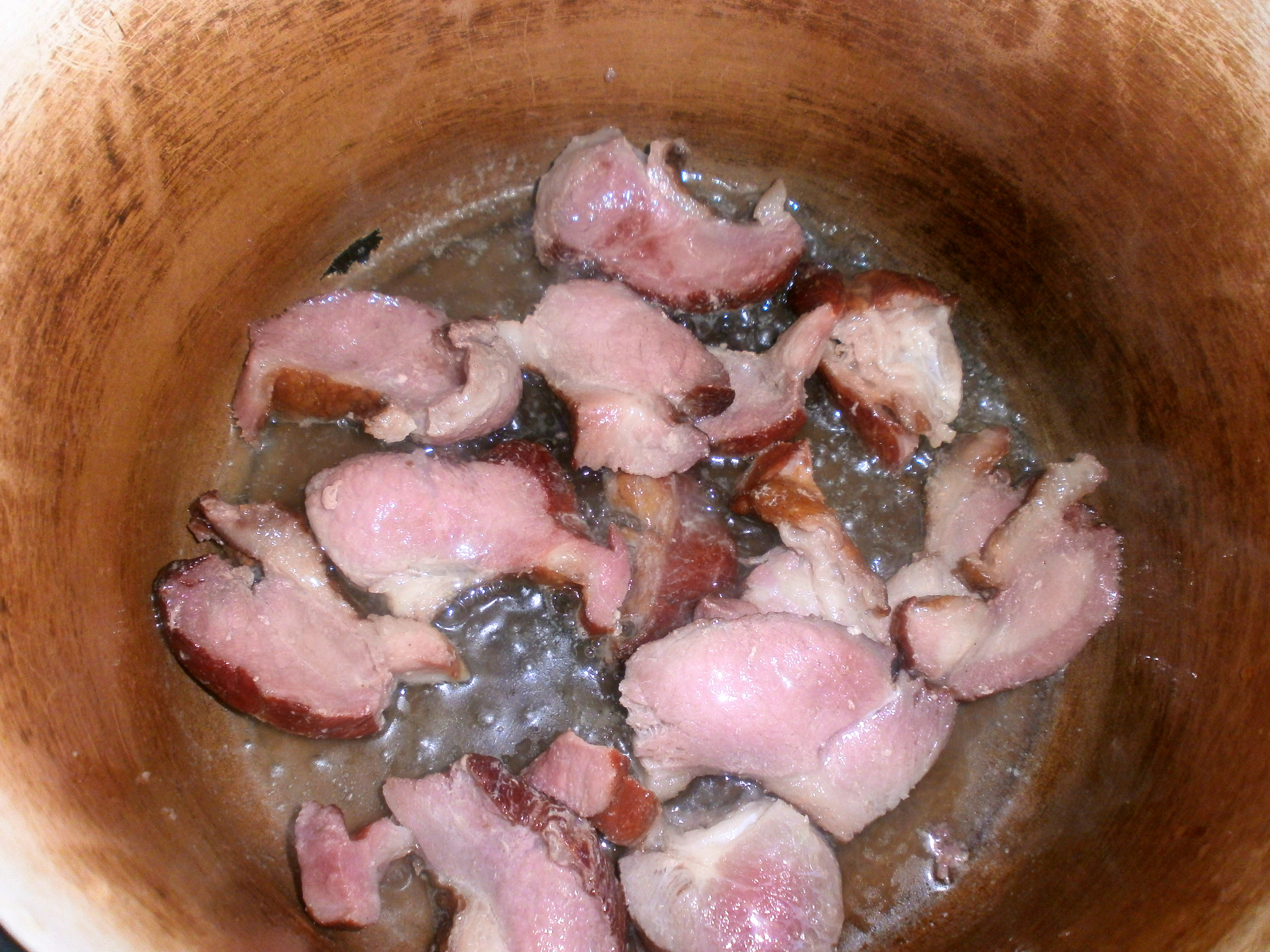 Mancare de fasole cu pastrama de porc afumata