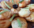 Cartofi noi cu usturoi verde la cuptor-5