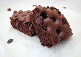 Prajitura cu visine si chipsuri de ciocolata