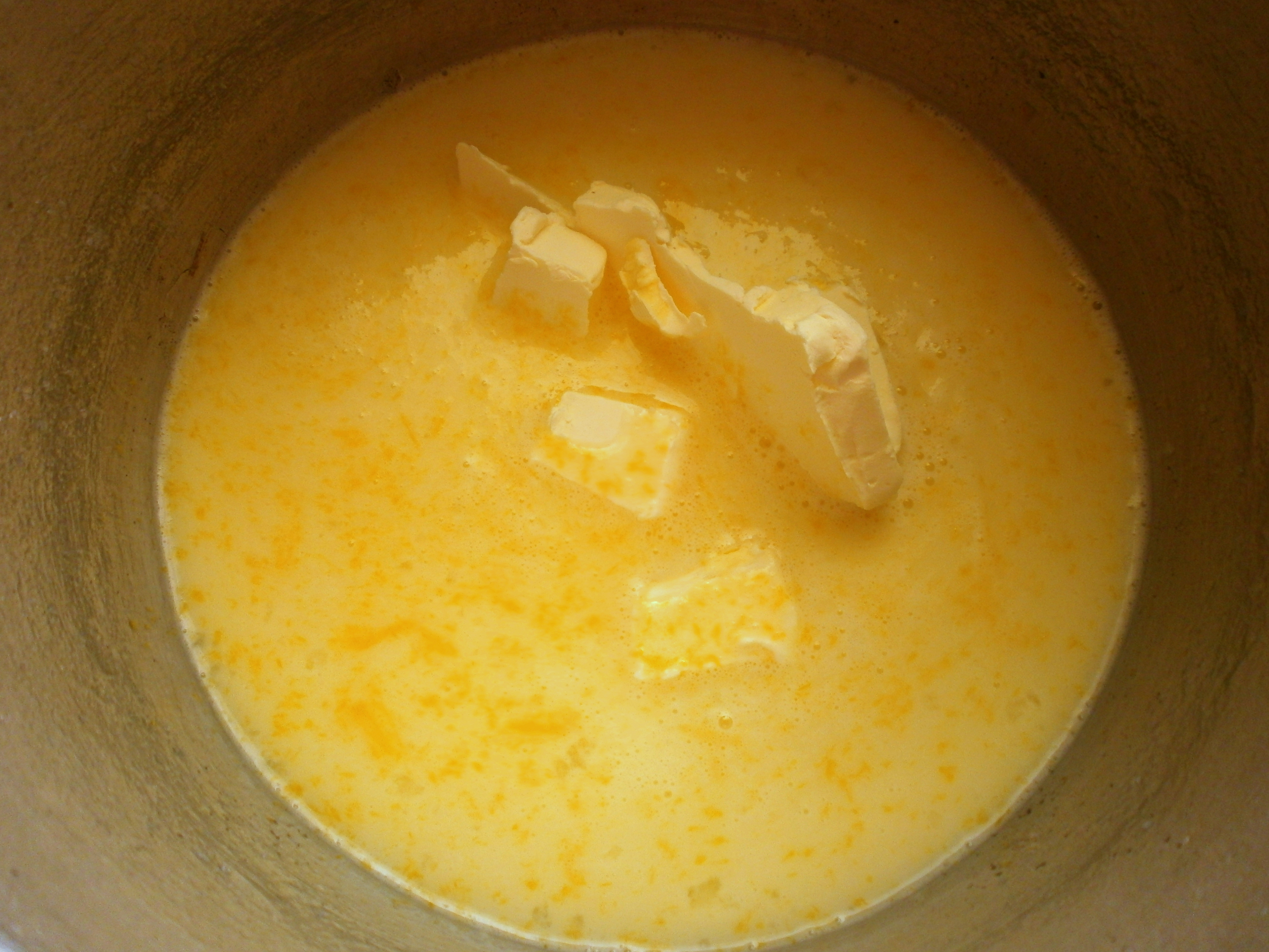 Tort de clatite cu crema de vanilie si dulceata de capsuni