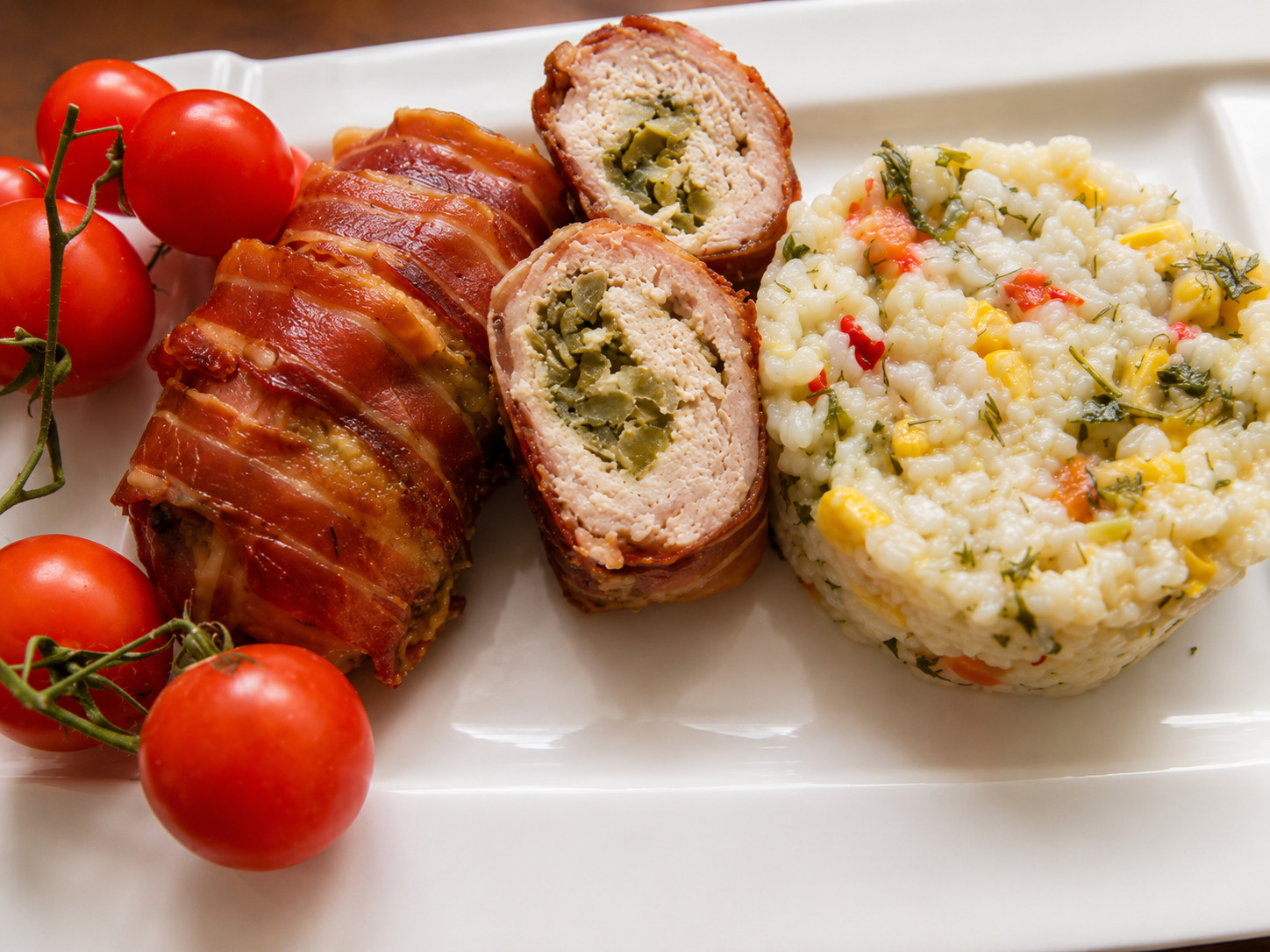 Rulouri din piept de curcan cu ciuperci si bacon