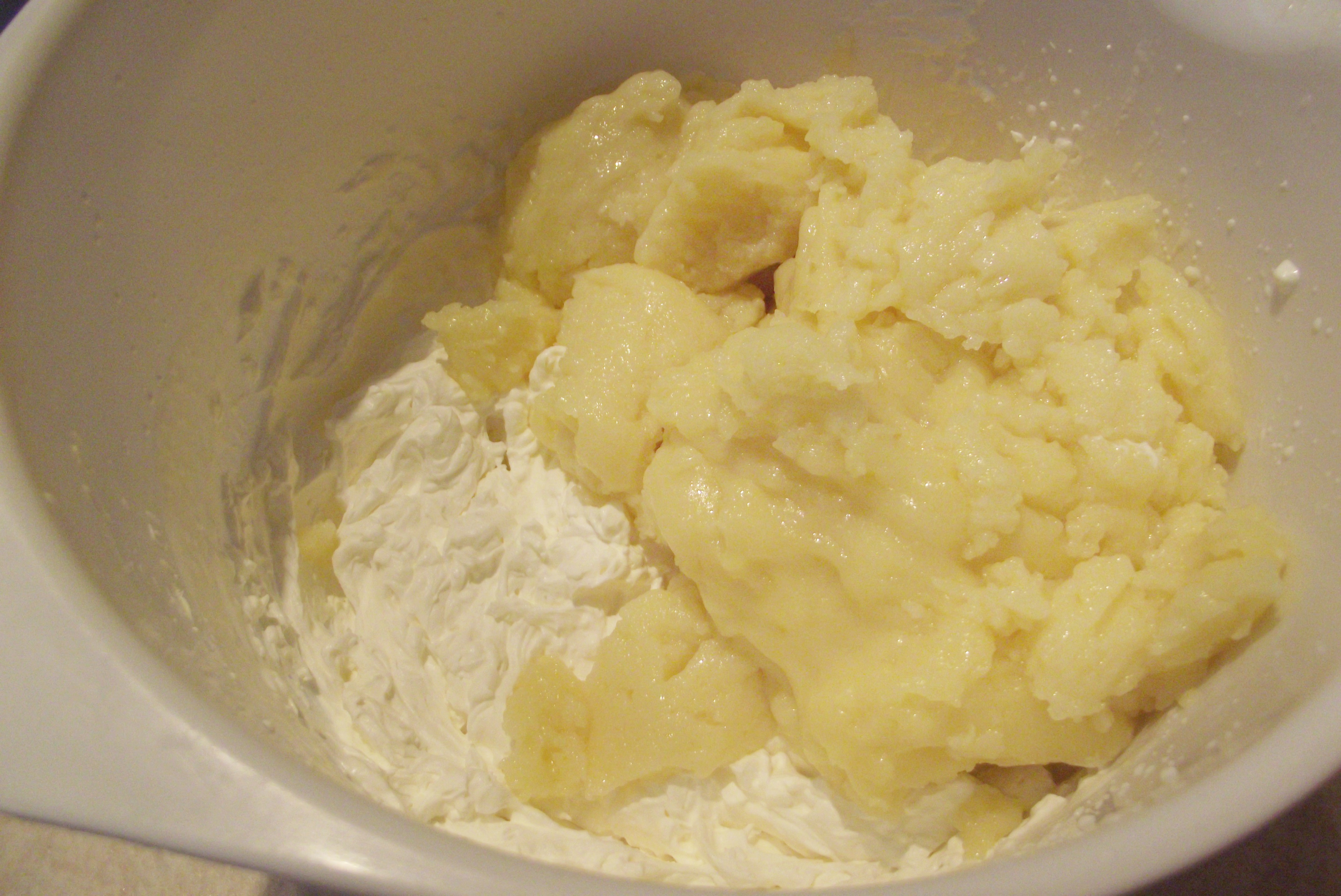 Tortulet cu mere, crema de vanilie si blat de biscuiti fara gluten