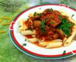 Penne rigate cu iepure, ciuperci si mazare in sos de rosii cu usturoi-11