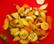 Salata de fructe in cupa de pepene galben-1