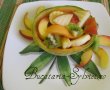 Salata de fructe in cupa de pepene galben-2