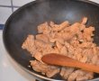Tocana taraneasca din muschiulet de porc sub piure de cartofi cu mazare-1