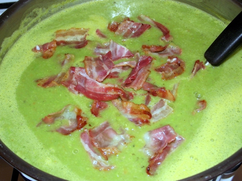 Supa crema de mazare cu bacon afumat