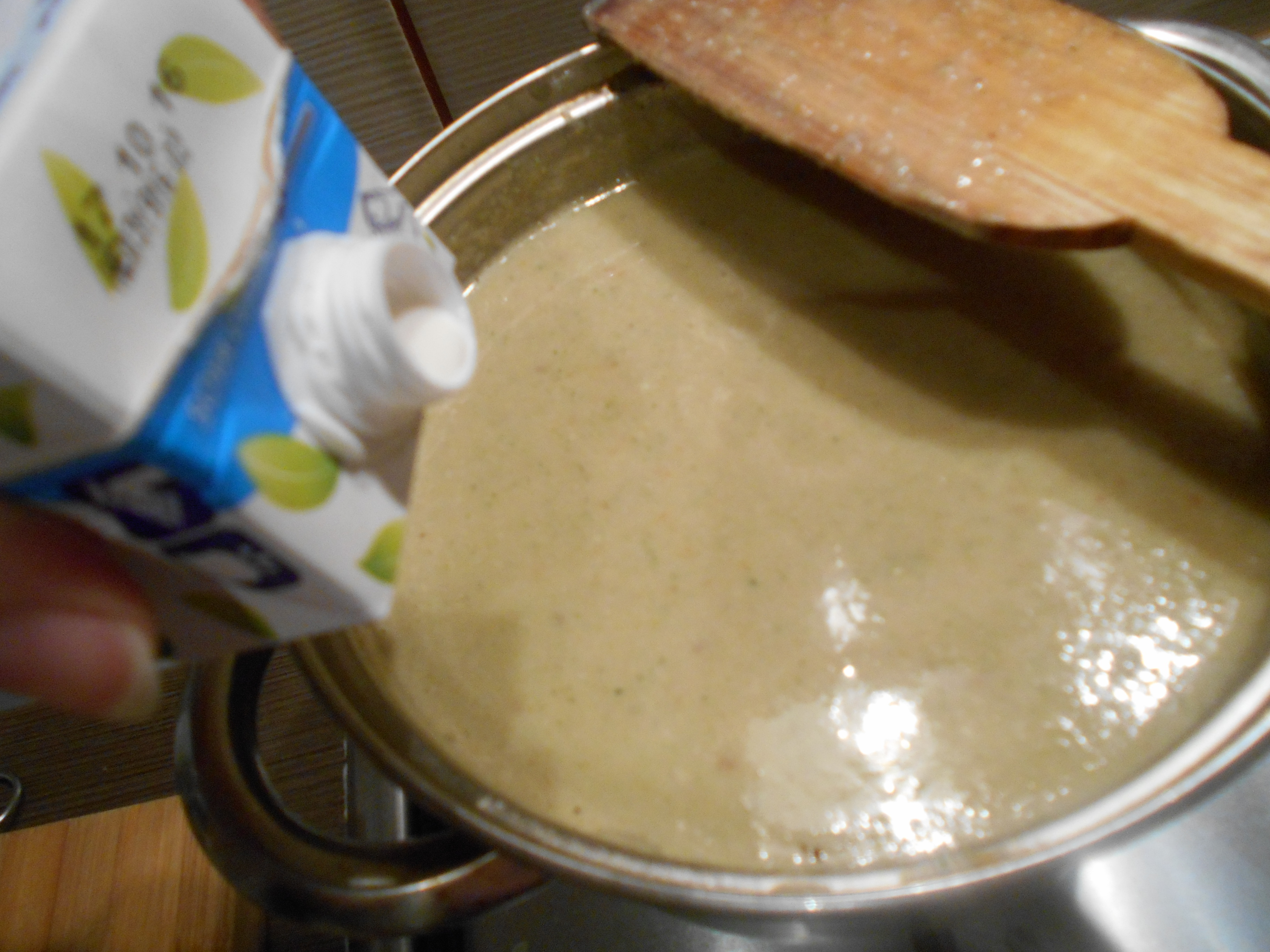 Supa crema de legume cu nuci si migdale