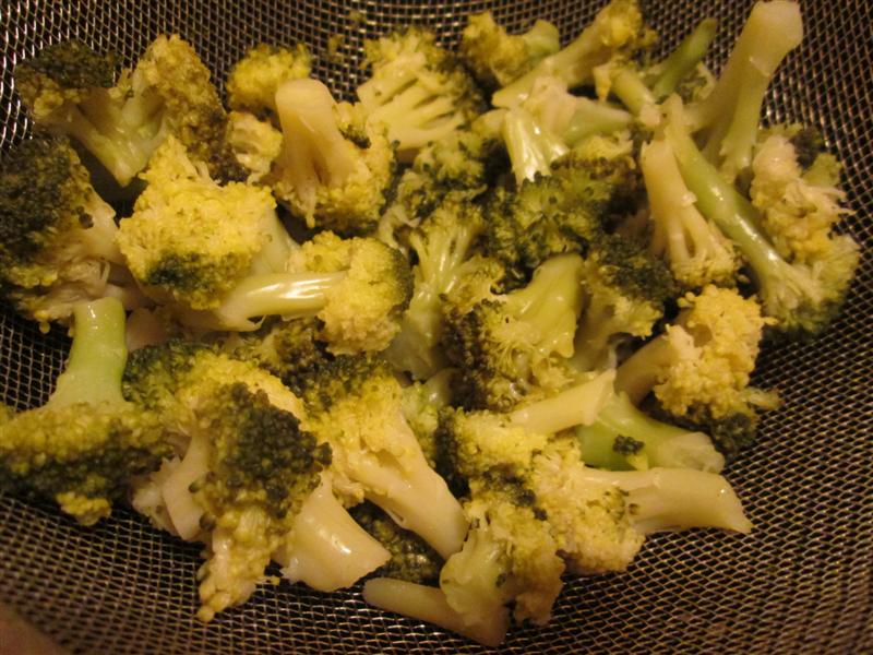 Mini baghete umplute cu piept de pui si broccoli