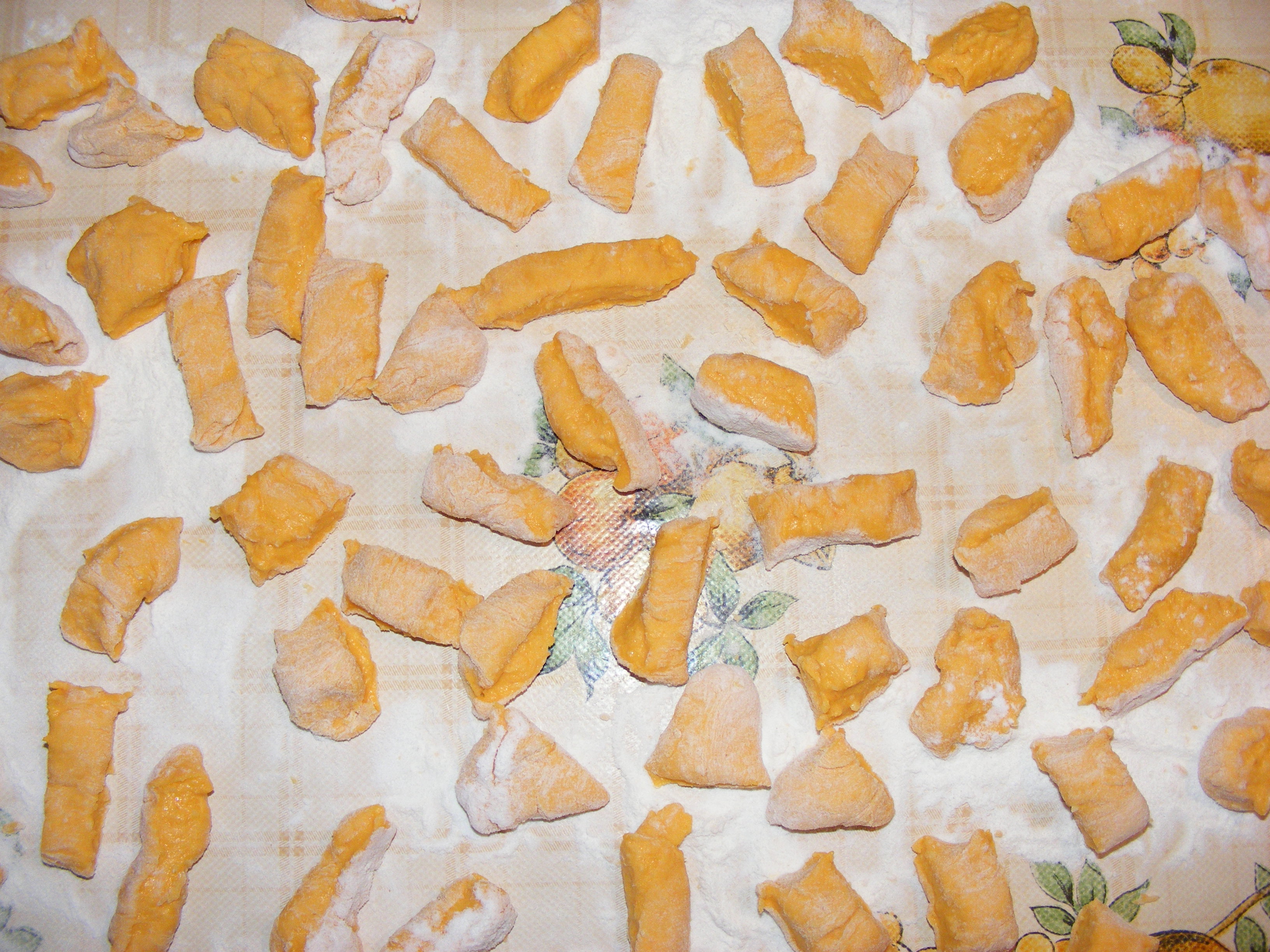 Gnocchi de morcovi in unt aromat