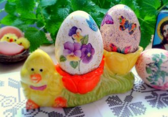 Oua decorate cu tehnica decoupage-ului
