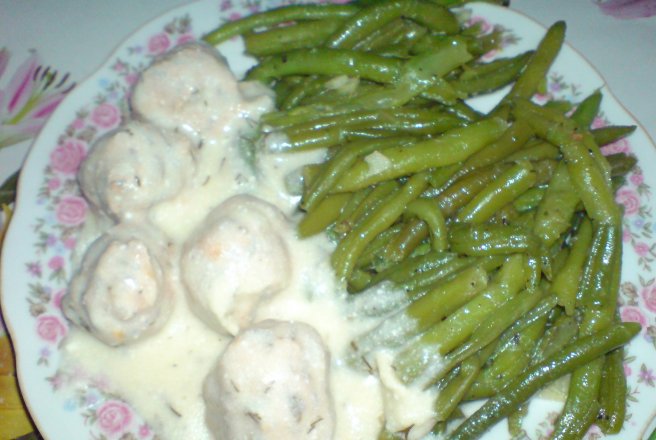Chiftelute albe(fierte) cu sos alb