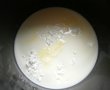 Tort aniversar cu crema de lapte si jeleu de capsuni-7