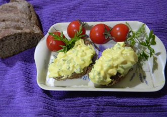 Sandvici cu salata de oua
