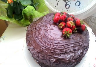 Tort cu crema de mascarpone, zmeura si ciocolata