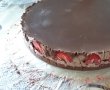 Tort de ciocolata cu capsuni (la rece)-10