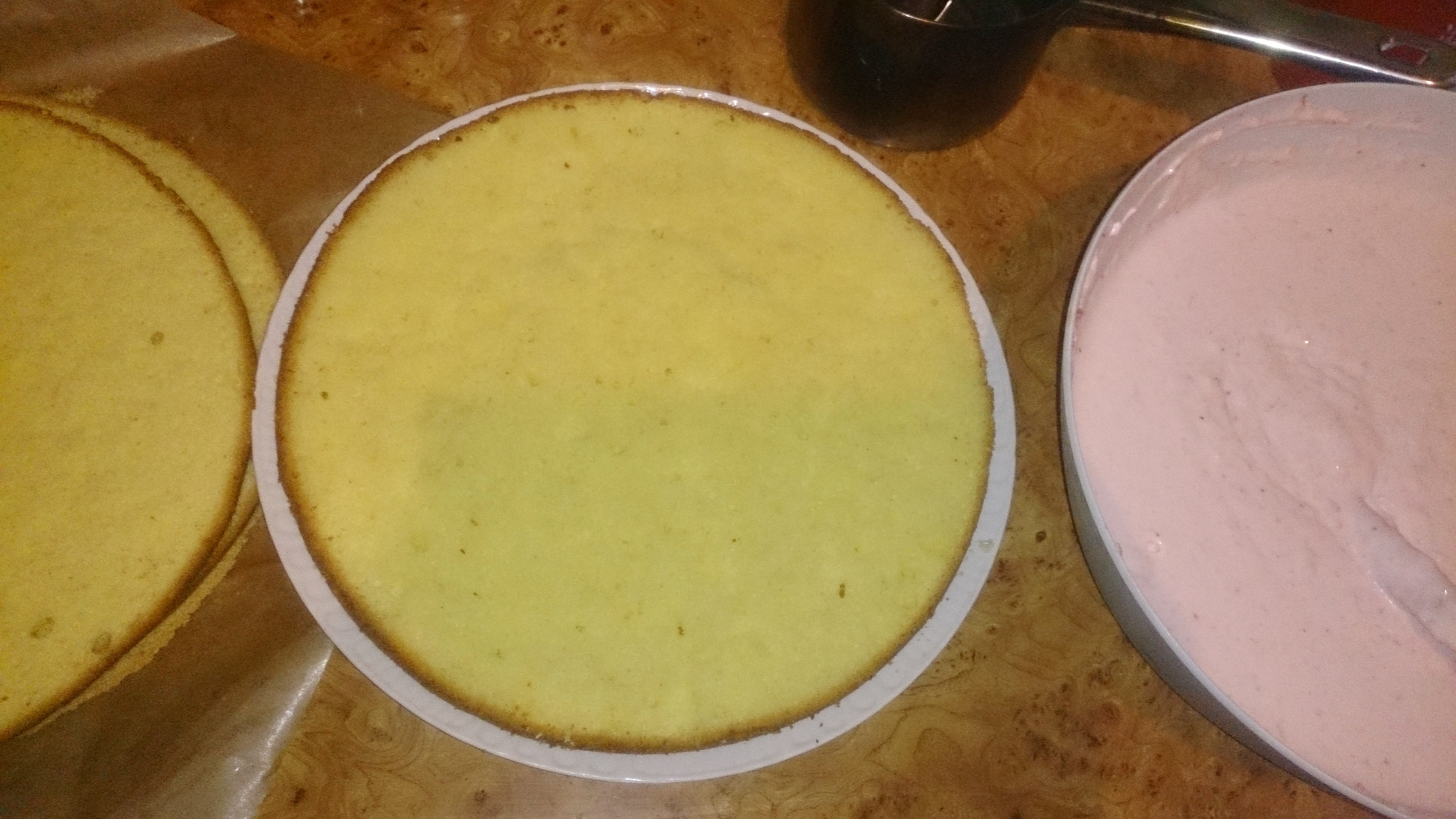Tort cu crema mascarpone, capsune si ananas