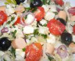 Salată de legume cu crenvuști, ouă și telemea-10