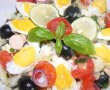 Salată de legume cu crenvuști, ouă și telemea-14