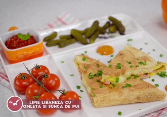 Lipie Libaneza cu omleta si sunca de pui