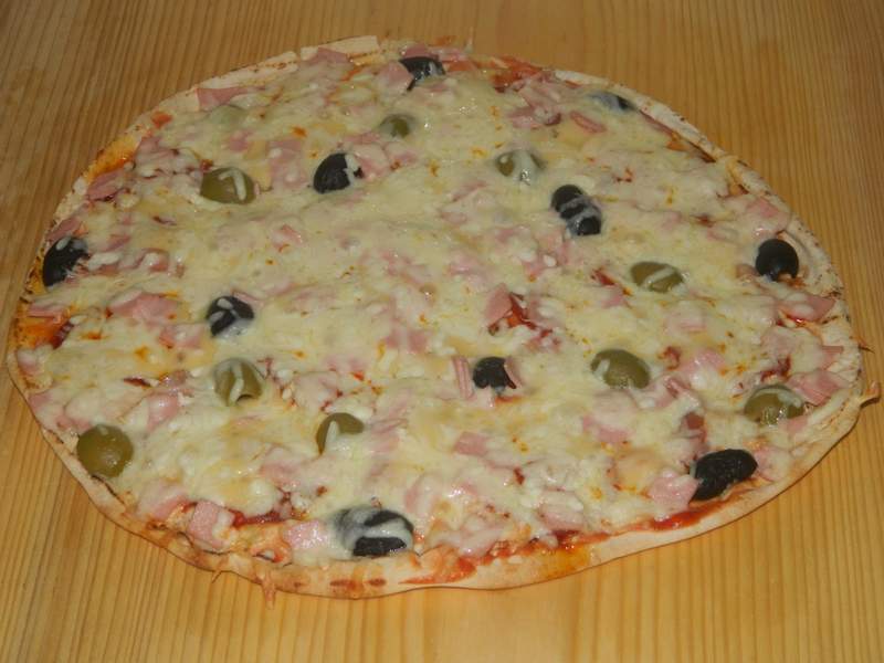 Pizza pe blat de lipie