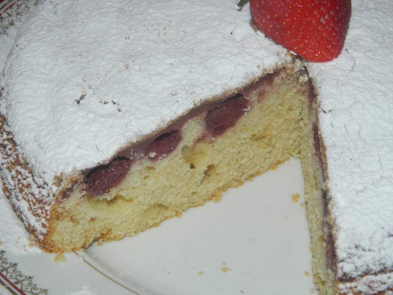 Prajitura rasturnata cu capsuni si biscuiti - Reteta delicioasa cu fructe