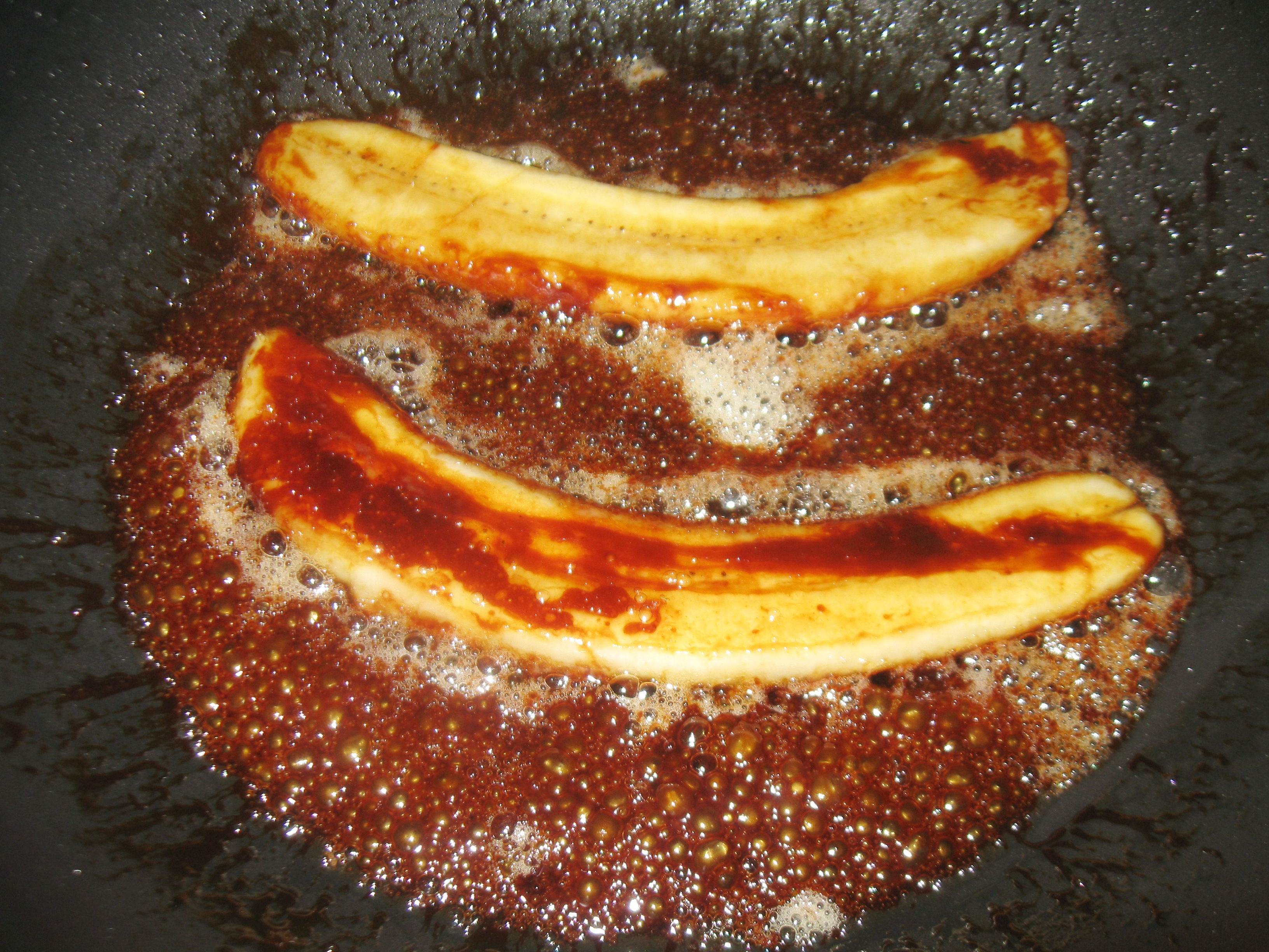 Banane caramelizate cu inghetata de vanilie