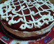 Tort Catifea rosie cu capsuni-4
