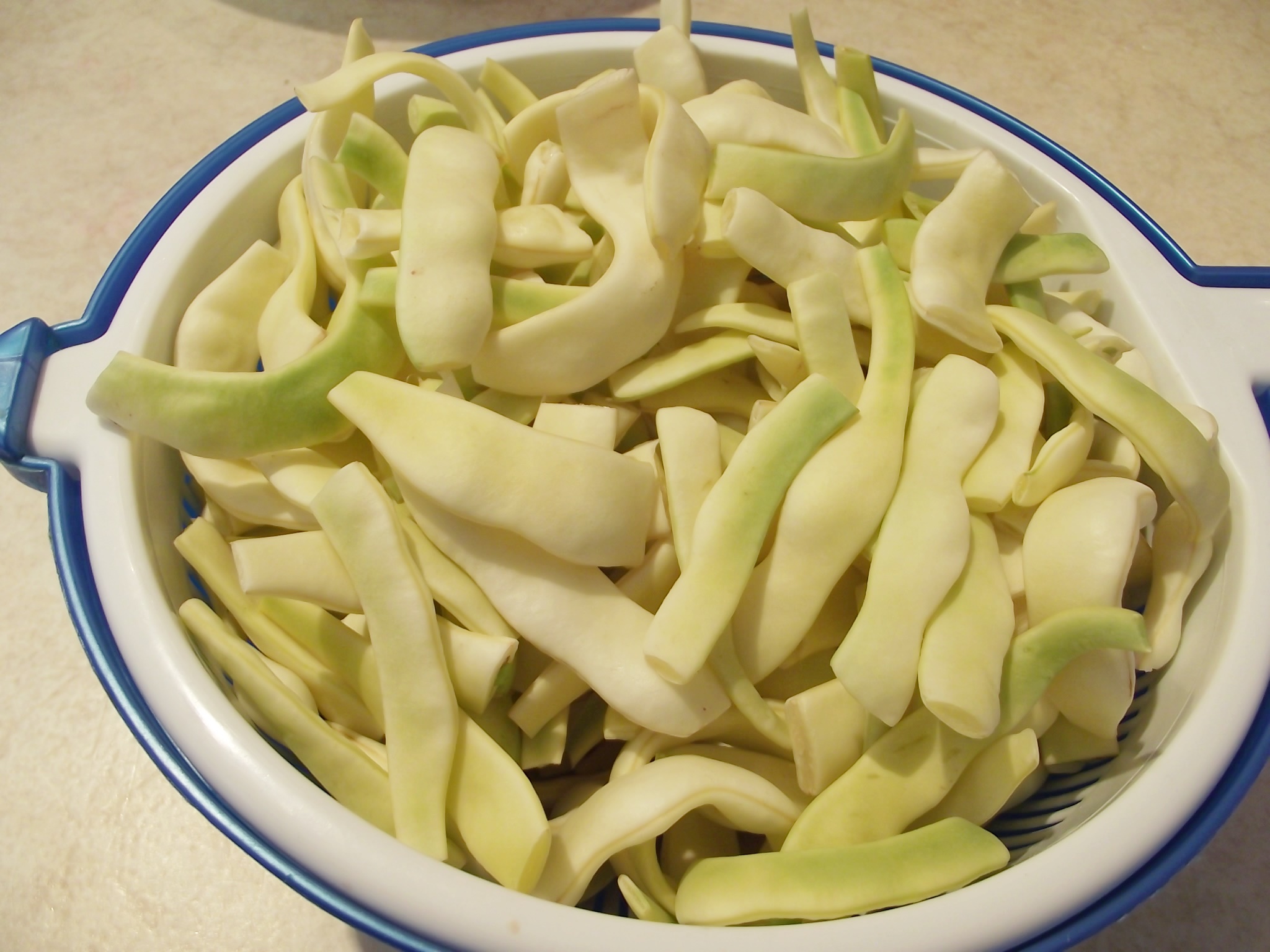 Fasole verde cu sos de usturoi si iaurt